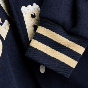 Chaquetas universitarias de lana transpirable personalizadas con logotipo bordado para hombres y mujeres, ajuste clásico para cada ocasión - Product Image 4