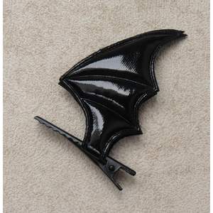 Sowaka Fermagli per Capelli a Forma di Ali di Pipistrello Neri Stile Gotico Diavoloso Accessori Horror di Halloween per Donne Clip in Metallo 6,5 X 4 Cm - Product Image 2