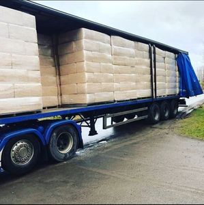 El mejor suministro de virutas de madera de pino de alta calidad para ropa de cama de caballos/aserrín de pino para caballos/afeitado de madera de pino para granja avícola - Product Image 6