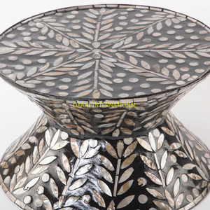 แท่นวางเค้กตกแต่งทำด้วยมือสีดำพร้อมลายดอกไม้และฝาครอบโดมแก้วสำหรับเสิร์ฟขนมเค้กและงานปาร์ตี้ - Product Image 3