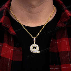 Colgante de una sola letra Q personalizado, colgante de moissanita de marca de alta calidad, colgante de plata de ley 925 Chapado en amarillo - Product Image 1