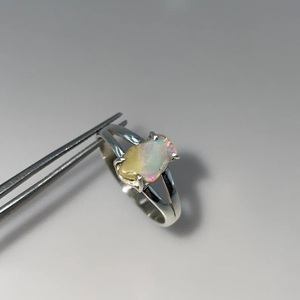 โอปอลเอธิโอเปียแบบดิบ รูปหัวใจ สไตล์คลาสสิก รับรองโดยผู้เชี่ยวชาญ งานแฮนด์เมด ชุบเงิน โอปอลธรรมชาติแบบดิบ หลายสี - Product Image 1