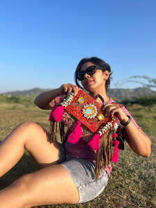 สินค้ามาใหม่ rajasthani แฮนด์เมดแท้ผู้หญิงชนเผ่าผ้าฝ้ายหลายสี Boho hippie หนังนิ่มพู่ห้อยกระเป๋า Banjara - Product Image 4