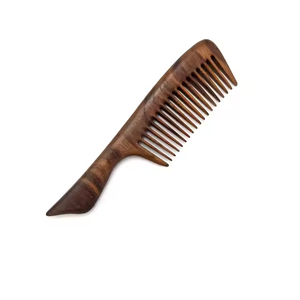 Peignes en bois exclusifs Peigne à cheveux en bois à dents larges en bois de santal personnalisé disponible à des prix compétitifs - Product Image 6