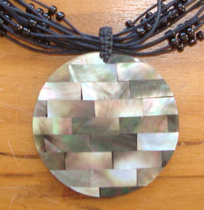 Bijoux en coquillages, collier bohème en coquillages, perle ronde imitation perle de 50 mm, cadeau, motif d'art de la céramique, inspiration - Product Image 1