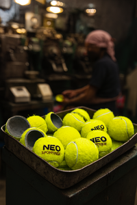 ลูกเทนนิสฝึกซ้อมแบบไม่มีแรงดัน NEO Sportings น้ำหนัก 60 กรัม ผ้าสักหลาดทนทาน แพ็คใหญ่ - Product Image 3