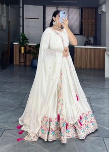 Paillettes de broderie en georgette lourde de couleur blanche élégante découpées avec Cancan et toile Patta Lehenga Choli le plus populaire - Product Image 5