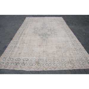 Tapis vintage surdimensionné écologique 8x11,6 pieds, patchwork blanc et bleu en laine avec envers en latex - Product Image 1