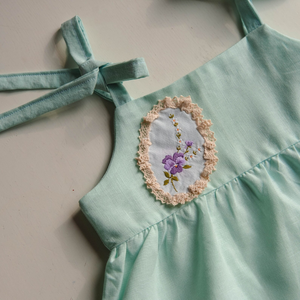 Vestido de lino suave bordado a mano para niñas, estilo informal para el primer cumpleaños de niños pequeños, OEM hecho en Vietnam - Product Image 6