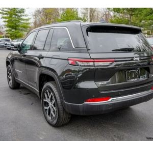Jeep Grand Cherokee Limited SUV USADO EN BUEN ESTADO, lTurbo Automático, Volante a la Izquierda, Interior de Cuero, Neumáticos R21, Techo Corredizo - Product Image 3