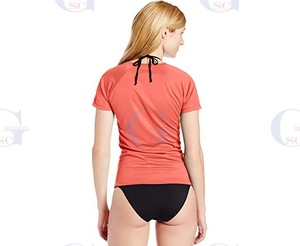 Protector de sarpullido deportivo con cuello en V para mujer, tela suave de alta calidad, color único, personalizado, informal, protección solar - Product Image 6