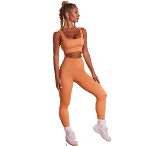 Prix de gros Ensemble de yoga 2 pièces personnalisé de luxe Costume de fitness de haute qualité pour femmes Motif solide Taille élastique grande taille - Product Image 2