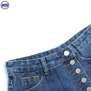 Vente en gros de vêtements pour femmes, short en jean léger de haute qualité avec impression de Logo personnalisé - Product Image 6