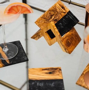 Posavasos de resina transparente con soporte de madera Estilo clásico: el mejor precio al por mayor para regalos de inauguración de la casa - Product Image 2