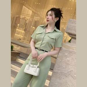 Haut à manches courtes pour femmes chic de haute qualité avec pantalon long-Un ensemble élégant pour le bureau et les sorties décontractées, sans effort - Product Image 3