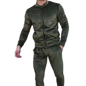 Chándal de terciopelo vintage de invierno de alta calidad unisex, conjunto de entrenamiento verde con pantalones y Jersey de descanso estampados transpirables - Product Image 1