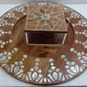 Recipiente de acrílico contemporáneo con bandeja de madera con incrustaciones de fregona, perfecto para embalaje de regalo decorativo y estilismo para el hogar - Product Image 1