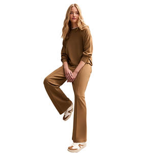 Ensemble deux pièces en molleton de coton en gros, survêtement personnalisé pour femmes, sweat-shirt à col rond, tenue de sport d'hiver, survêtement à col rond - Product Image 2