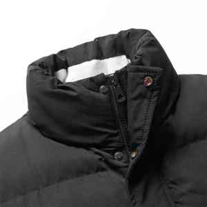 Chaqueta acolchada personalizada con aislamiento para hombre, acolchado ligero y suave, ajuste moderno y elegante, ideal para ropa de calle de invierno diaria - Product Image 4