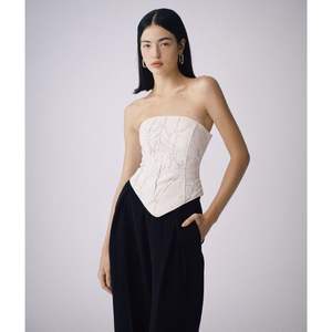 Epiphani Croptop para mujer de alta moda nueva tendencia precio barato ropa corta transpirable de secado rápido sostenible - Product Image 1