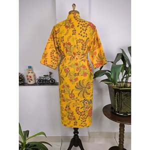 Kimono Indio Bohemio de Algodón Puro, Vestido de Verano Estampado a Mano con Diseño Floral en Amarillo, Verde y Rojo, Ideal como Traje de Baño - Product Image 4