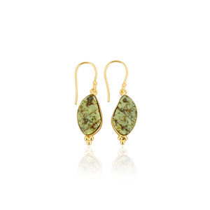 Boucles d'oreilles en laiton plaqué or avec opale verte, logo personnalisé, bijoux personnalisés, boucles d'oreilles en laiton de haute qualité - Product Image 1
