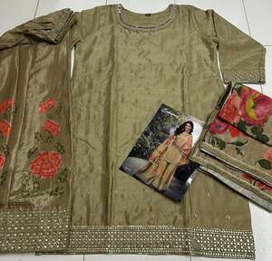 Traje tradicional paquistaní Salwar Kameez para festivales y ocasiones ceremoniales disponible a los mejores precios de la India - Product Image 6