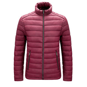 Chaqueta Acolchada Ligera Color Granate para Hombre, Corte Entallado, Abrigo de Invierno con Bolsillos con Cremallera y Cuello Alto - Product Image 1