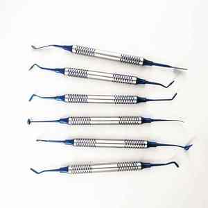 Kit dentaire composite comprenant un grattoir à tartre, une pince à épiler en acier inoxydable, des outils d'hygiène buccale, une poignée ergonomique manuelle - Product Image 2