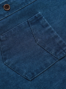 เสื้อเชิ้ตผู้ชายสไตล์วินเทจ ผ้าทวิล แขนยาว ติดกระดุม มีกระเป๋าหน้าอก ผ้าผสมคอตตอน 100% ไม่ยืด คอจีน กันยับ - Product Image 4