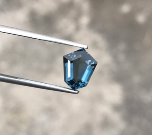 Topacio azul de Londres natural, cometa, escudo, forma elegante, piedras preciosas sueltas facetadas, oferta a granel, precio al por mayor, fabricación de joyas - Product Image 4