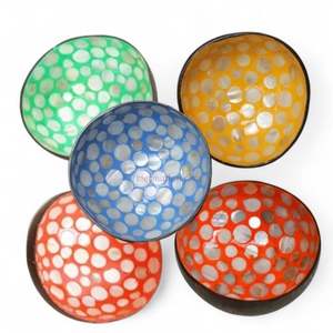 Cuenco de Coco con Incrustaciones de Nácar, Hecho a Mano con Material Natural para Servir Alimentos y Decorar Mesas, Procedente de Vietnam - Product Image 1