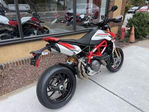 Meilleure offre de prix, Ducati Hypermotard 950 SP 937cc 114CV, moto neuve 2025/2026, vente en gros, exportation - Product Image 3