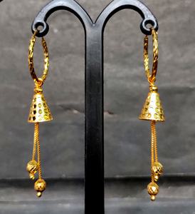 Boucles d'oreilles super vendues serties de boucles d'oreilles Jhumka plaquées or 22CT de conception traditionnelle bijoux pour les femmes portées par les exportateurs - Product Image 3