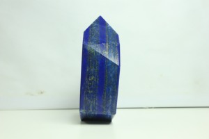 Pierre de guérison naturelle Lapis Lazuli Crystal Pyramid Tower Freeform Blue Gemstone AAA Grade Color Play Pierre de guérison polie faite à la main pour la maison - Product Image 3