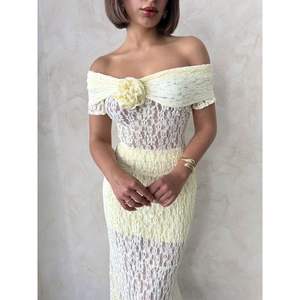 เสื้อสตรีสีเหลืองประดับลูกไม้ลายดอกกุหลาบ-สง่างามและเป็นผู้หญิง - Product Image 2