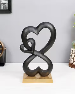 Escultura de corazón familiar de plata Estatua decorativa moderna que simboliza el amor y la unidad - Product Image 1