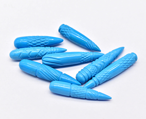 Bijoux de pierres précieuses synthétiques en vrac sculptés à la main avec d'étonnantes gravures de turquoise bleue taille mixte sculptures de gouttes de cristal - Product Image 1