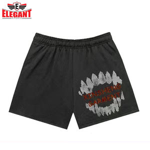 2025 Venta al por mayor Ropa de calle Logotipo personalizado Impresión digital Camiseta sin mangas con estampado de pegatinas para hombres Conjunto corto de deportes elegantes - Product Image 5