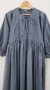 Mini vestido gris informal con cuello profundo y cierre de cadena Color sólido Busto forrado Cintura natural Silueta suelta para el verano - Product Image 3