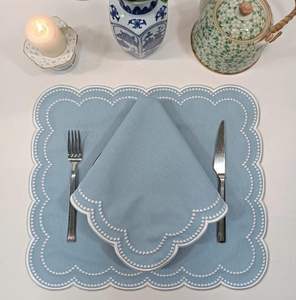 Manteles individuales rústicos de lino adornados con bordados folclóricos para una decoración cálida del comedor en casas de estilo rústico. - Product Image 4