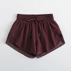 Short chaud en maille respirante pour femmes Pantalon d'entraînement à séchage rapide avec poches extérieures à cordon de serrage taille basse Pièce unique incluse - Product Image 4