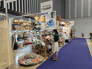 เทียนทรงสูงทำจากขี้ผึ้งพาราฟินสำหรับเทศกาลคริสต์มาสเวียดนาม - Product Image 3