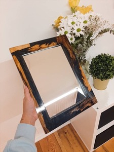 Cadre en résine d'approvisionnement direct d'usine avec éléments décoratifs intégrés avec des paillettes de fleurs ou des pierres disponibles à la vente - Product Image 4