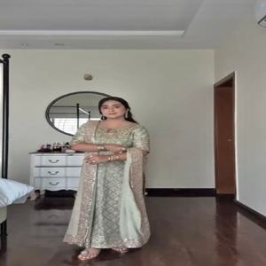 Costume Salwar pour femme en faux georgette très demandé avec broderie de sequins et travail manuel réel de miroir, fabricant de mode féminine - Product Image 1