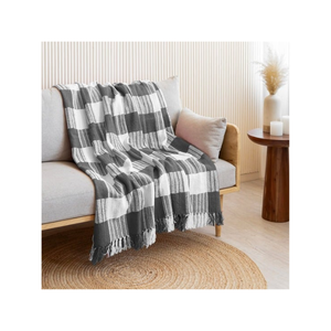 Jeté de lit décoratif en tissage à la main à carreaux rouges 50x60 pouces, Craftmark India, option pour les acheteurs recherchant une texture naturelle, style d'intérieur haut de gamme - Product Image 2