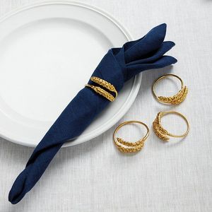 Anneau de serviette en laiton doré avec forme de fruit décorative pour les repas classiques à la maison et les événements formels exquis - Product Image 3