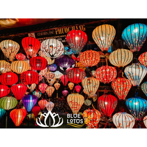 Linterna colgante de seda hecha a mano para crear un ambiente cálido en áreas de comedor, salones y salas de recepción - Product Image 1