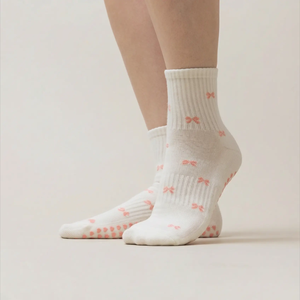 Chaussettes de yoga et de ballet antidérapantes en tissu éponge à motif de nœuds mignons avec logo personnalisé, chaussettes de pilates à adhérence personnalisée en forme de cœur, chaussettes de danse de printemps pour femmes, entraînement - Product Image 2