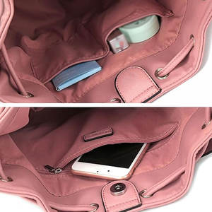 Bolso Tipo Cubo Moderno con Diseño Minimalista y Compartimentos Prácticos para la Comodidad Diaria, Bolso Tipo Cubo con Correa Ajustable - Product Image 4